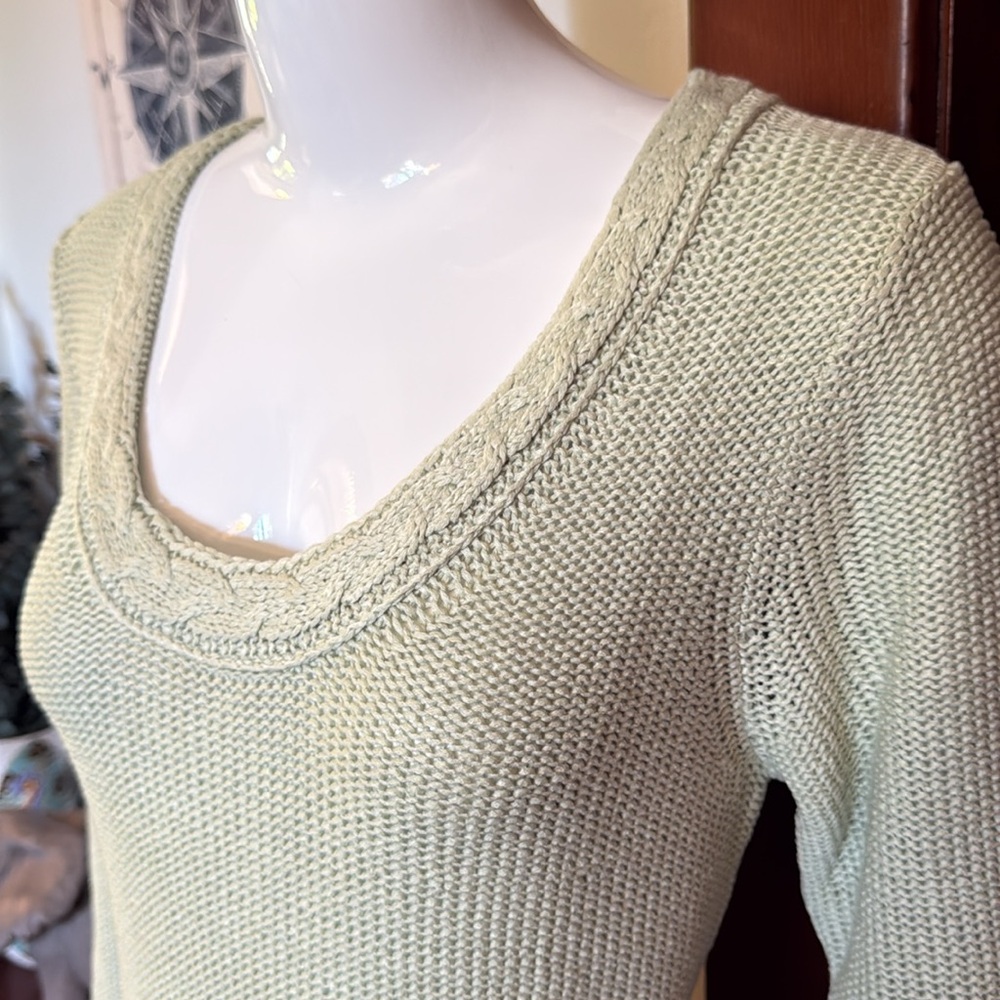 NWt northern reflections size small hole Women's Light Green Sweater